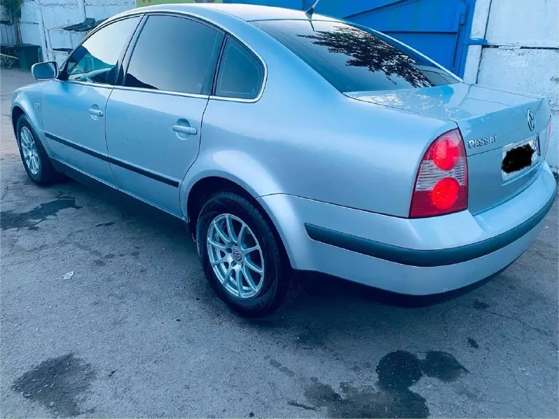 Volkswagen passat b5 1.9 tdi 2000 г. в. без дтп и вложений многорычажный тип подвески данного авто - это максимальный комфорт и плавное вождение комплектация: климат контроль, гидроусилитель руля, электрозеркала и стеклоподьемники кузов: оцинкованный салон: дверные карты перетянуты в алькантару расход: экономичный (до 8 л / 100 км) владелец, не перекуп локация: ясиноватая цена: 500 000 тел: +7 (949) 311-12-35 📞 звоните: +7(949)3111235 - фотография - 3
