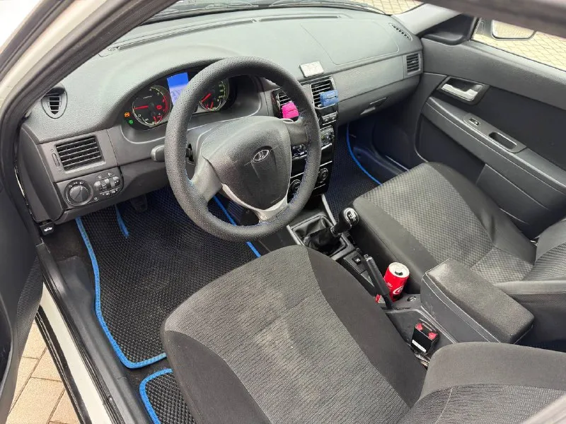 Продам ваз2172 2013год 1.6 16v мотор полностью новый собран на обкатке ещё ходовка также вся новая коробка без нареканий дно белого цвета не гнилое стаканы все целые машина обслужена вся усилитель субуфер магнитола хорошая процессорная машина на твёрдую петерку сел и поехал сигнализация рабочия кондиционер заправлен дует все остальные вопросы по телефону звоните в любое время!!+79494676594 цена460.000₽торг - фотография - 8