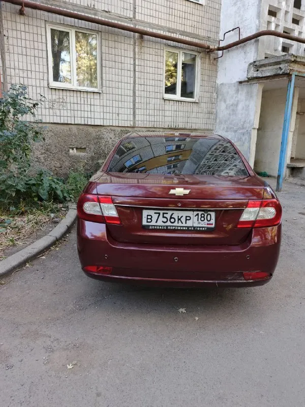 Продам свою машинку шевроле эпика, 2008 года выпуска. 2 л ( 143 л. с.) механика. круиз - контроль, климат - контроль, 4 эсп, подогрев сидений, магнитола новая (старую отдам) она у меня третий год, менялось много всего и во время, в том числе рулевая рейка (отдам старую под восстановление на всякий случай). двигатель с пробегом 135 тысяч установлен в июле 2025 (старый отдам в разобранном виде, голова проточена, ). по ходовке все заменено. менялось сцепление, компрессор кондиционера, передние ступицы. заменено масло и фильтра. установлено гбо, не зарегистрировано, но устанавливалось в таганроге и есть все документы. так же могу снять, без проблем. в серьезных дтп не была, были притертости и соответственно окрасы. салон кожа, все целое. на учёте на мне, переоформление без проблем. машина каждый день на ходу. по кузову есть недостатки, машина не новая. да и вообще всегда есть к чему стремиться и приложить руки. цена 580 ₽, торгуюсь при виде денег. +79495015550 донецк - фотография - 2