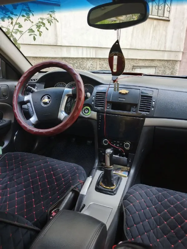 Продам свою машинку шевроле эпика, 2008 года выпуска. 2 л ( 143 л. с.) механика. круиз - контроль, климат - контроль, 4 эсп, подогрев сидений, магнитола новая (старую отдам) она у меня третий год, менялось много всего и во время, в том числе рулевая рейка (отдам старую под восстановление на всякий случай). двигатель с пробегом 135 тысяч установлен в июле 2025 (старый отдам в разобранном виде, голова проточена, ). по ходовке все заменено. менялось сцепление, компрессор кондиционера, передние ступицы. заменено масло и фильтра. установлено гбо, не зарегистрировано, но устанавливалось в таганроге и есть все документы. так же могу снять, без проблем. в серьезных дтп не была, были притертости и соответственно окрасы. салон кожа, все целое. на учёте на мне, переоформление без проблем. машина каждый день на ходу. по кузову есть недостатки, машина не новая. да и вообще всегда есть к чему стремиться и приложить руки. цена 580 ₽, торгуюсь при виде денег. +79495015550 донецк - фотография - 4