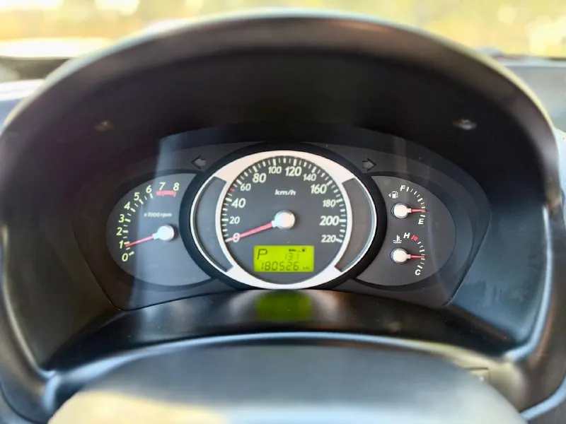 ◼️ hyundai tucson 💰цена: 900 000р 🏢город: мариуполь 📅год выпуска: 2006 🧾пробег: 180 526км. ⚙️двигатель: 2.0 ⛽топливо: бензин/газ ⚙️кпп: автомат 📞 телефон: +7-949-727-41-51 +7-949-551-91-52 +7-989-263-55-56 💾 описание: ✅ отличное состояние ✅ полный привод 4х4 ⛽️ гбо евро-4 ➕ два комплекта резины зима/лето на дисках надёжный двигатель 2.0 едет хорошо, акпп отлично. ходовая без посторонних звуков, мягкая. велюровый салон как новый, гур, полный электропакет, abs, центральный замок, сигнализация, подогрев сидений, кожаный руль, подогрев лобового, климат-контроль холодит шикарно. улица шевченко 2️⃣6️⃣9️⃣ ➕автомобиль с пройденным техническим осмотром и готов к переоформлению. 🏦 возможна продажа в кредит по двум документам. - фотография - 10