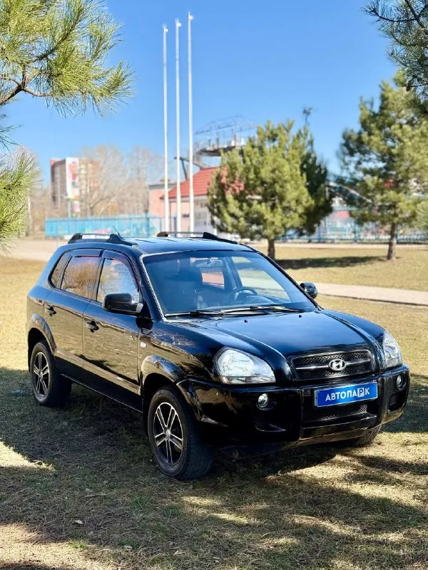 ◼️ hyundai tucson 💰цена: 900 000р 🏢город: мариуполь 📅год выпуска: 2006 🧾пробег: 180 526км. ⚙️двигатель: 2.0 ⛽топливо: бензин/газ ⚙️кпп: автомат 📞 телефон: +7-949-727-41-51 +7-949-551-91-52 +7-989-263-55-56 💾 описание: ✅ отличное состояние ✅ полный привод 4х4 ⛽️ гбо евро-4 ➕ два комплекта резины зима/лето на дисках надёжный двигатель 2.0 едет хорошо, акпп отлично. ходовая без посторонних звуков, мягкая. велюровый салон как новый, гур, полный электропакет, abs, центральный замок, сигнализация, подогрев сидений, кожаный руль, подогрев лобового, климат-контроль холодит шикарно. улица шевченко 2️⃣6️⃣9️⃣ ➕автомобиль с пройденным техническим осмотром и готов к переоформлению. 🏦 возможна продажа в кредит по двум документам. - фотография - 3