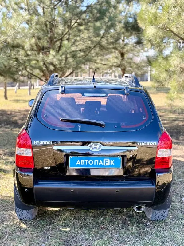 ◼️ hyundai tucson 💰цена: 900 000р 🏢город: мариуполь 📅год выпуска: 2006 🧾пробег: 180 526км. ⚙️двигатель: 2.0 ⛽топливо: бензин/газ ⚙️кпп: автомат 📞 телефон: +7-949-727-41-51 +7-949-551-91-52 +7-989-263-55-56 💾 описание: ✅ отличное состояние ✅ полный привод 4х4 ⛽️ гбо евро-4 ➕ два комплекта резины зима/лето на дисках надёжный двигатель 2.0 едет хорошо, акпп отлично. ходовая без посторонних звуков, мягкая. велюровый салон как новый, гур, полный электропакет, abs, центральный замок, сигнализация, подогрев сидений, кожаный руль, подогрев лобового, климат-контроль холодит шикарно. улица шевченко 2️⃣6️⃣9️⃣ ➕автомобиль с пройденным техническим осмотром и готов к переоформлению. 🏦 возможна продажа в кредит по двум документам. - фотография - 5