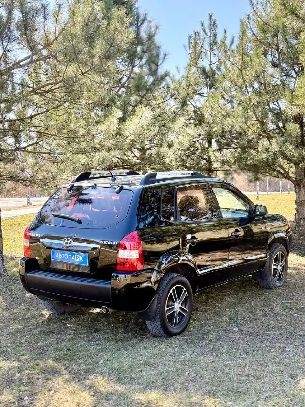 ◼️ hyundai tucson 💰цена: 900 000р 🏢город: мариуполь 📅год выпуска: 2006 🧾пробег: 180 526км. ⚙️двигатель: 2.0 ⛽топливо: бензин/газ ⚙️кпп: автомат 📞 телефон: +7-949-727-41-51 +7-949-551-91-52 +7-989-263-55-56 💾 описание: ✅ отличное состояние ✅ полный привод 4х4 ⛽️ гбо евро-4 ➕ два комплекта резины зима/лето на дисках надёжный двигатель 2.0 едет хорошо, акпп отлично. ходовая без посторонних звуков, мягкая. велюровый салон как новый, гур, полный электропакет, abs, центральный замок, сигнализация, подогрев сидений, кожаный руль, подогрев лобового, климат-контроль холодит шикарно. улица шевченко 2️⃣6️⃣9️⃣ ➕автомобиль с пройденным техническим осмотром и готов к переоформлению. 🏦 возможна продажа в кредит по двум документам. - фотография - 6