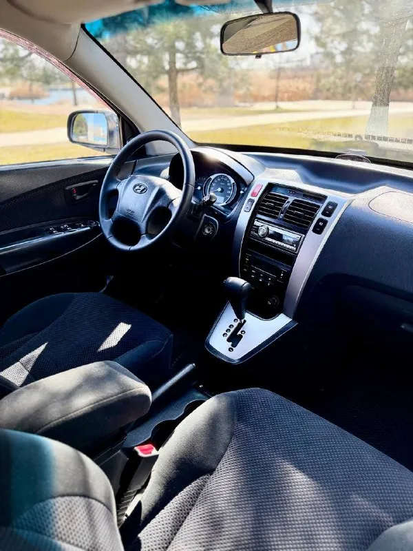 ◼️ hyundai tucson 💰цена: 900 000р 🏢город: мариуполь 📅год выпуска: 2006 🧾пробег: 180 526км. ⚙️двигатель: 2.0 ⛽топливо: бензин/газ ⚙️кпп: автомат 📞 телефон: +7-949-727-41-51 +7-949-551-91-52 +7-989-263-55-56 💾 описание: ✅ отличное состояние ✅ полный привод 4х4 ⛽️ гбо евро-4 ➕ два комплекта резины зима/лето на дисках надёжный двигатель 2.0 едет хорошо, акпп отлично. ходовая без посторонних звуков, мягкая. велюровый салон как новый, гур, полный электропакет, abs, центральный замок, сигнализация, подогрев сидений, кожаный руль, подогрев лобового, климат-контроль холодит шикарно. улица шевченко 2️⃣6️⃣9️⃣ ➕автомобиль с пройденным техническим осмотром и готов к переоформлению. 🏦 возможна продажа в кредит по двум документам. - фотография - 9