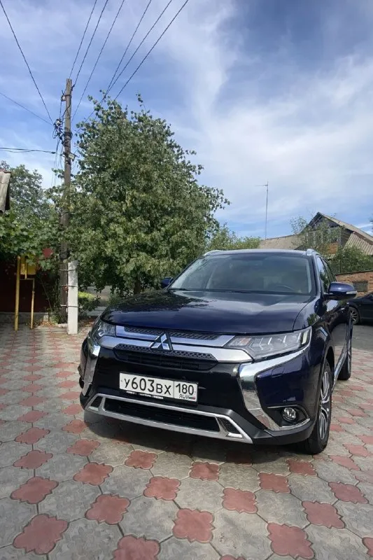 Mitsubishi outlander iii 2021 рестайлинг 2.4 акпп awd 167 л. с. пробег 40 тыс. км 🔥машина дилерская, я единственный собственник. без дтп, окрасов, скрытых и явных дефектов состояние идеальное кожаный салон и руль, рейлинги на крыше, электропакет, мультируль, климат-контроль, мультимедиа с цветным дисплеем, запуск двигателя с кнопки, подогрев сидений и многое другое. 🔥машина в состоянии новой. все ответы только по телефону шахтёрск 2.65 млн, торг +79493726094 - фотография - 2