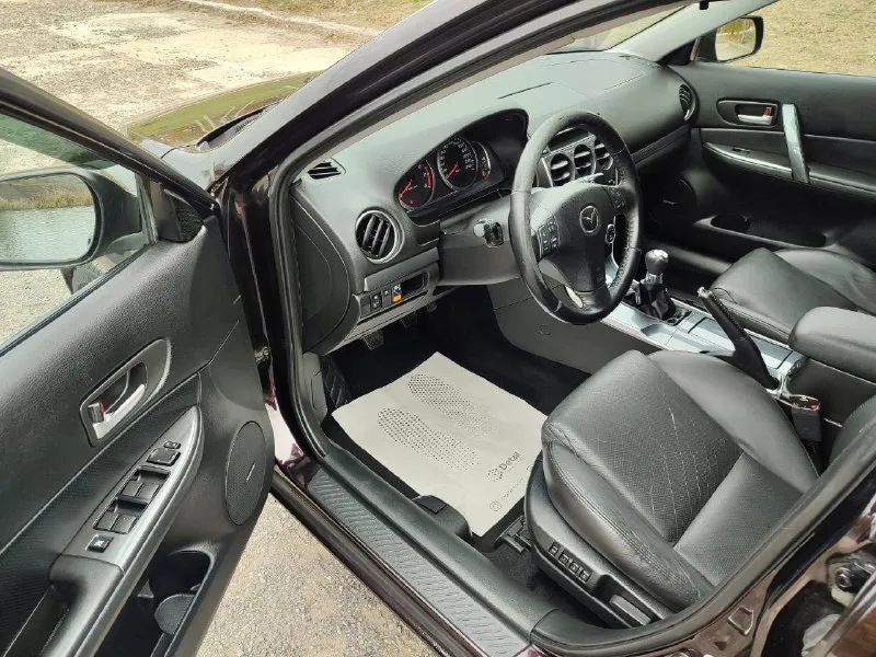 🇯🇵 mazda 6 gg 💰цена: 670 000р 🏢город: мариуполь 📅год выпуска: 2007 🧾пробег: 191 123км. ⚙️двигатель: 2.3 ⛽топливо: бензин ⚙️кпп: механика 6 ст. 📞 телефон: +7-949-727-41-51 +7-949-551-91-52 +7-989-263-55-56 💾 описание: ❄️ климат контроль ⚡ полный электропакет 🔥 подогрев сидений 💪 гидроусилитель руля 📦 вместительный багажник 🌧️🔆 датчики света и дождя ⚫ кожаный мульти руль ⚫ кожаные салон recaro 🎶 музыка bose 🔑 два ключа и руководство по эксплуатации ➕ зимняя резина 2025 года на новых литых дисках. - фотография - 8