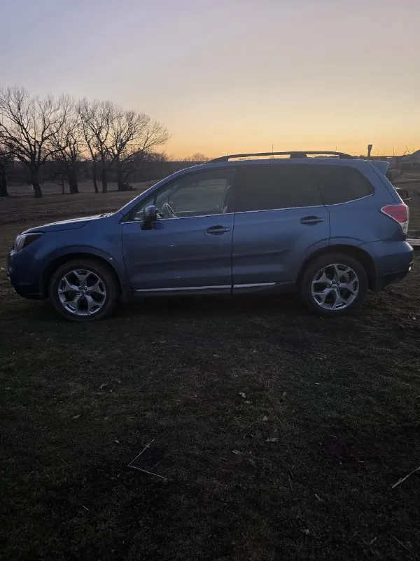 Subaru форестер 2017, двигатель 2.5 (170л. с.) пробег автомобиля 71000 миль. установлен хороший контрактный двигатель, пробег 85000 километров жирная комплектация(полный привод, адаптивные фары(система которая автоматически поворачивает головные фары вслед за рулевым колесом)бесключевой доступ,18-дюймовые колеса, премиальная аудиосистема harman/kardon, панорамный люк, электропривод багажника, камера заднего вида, бортовой компьютер и запуск двигателя с кнопки, климат контроль-двухзонный, подогрев руля и передних сидений, круиз-контроль, электро регулировка передних сидений, память сидений, система автоматического экстренного торможения eyesigt автомобиль во владении 3 года цена:1 миллион 800 тысяч рублей автомобиль находится в свердловской области звонить на номер 79595845931 📞 звоните: +7(959)5845931 - фотография - 4