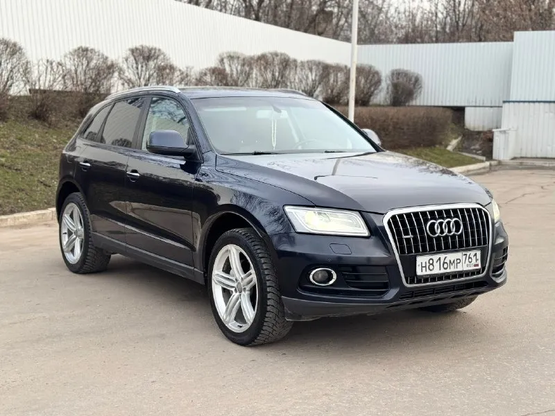 Audi q5 2015 2.0 tfsi автомат 8ст. 175.000 км пробег 1.850 руб луганск +79595700925 возможен обмен, продажа в кредит автомобиль в отличном состоянии, полностью обслужен и не требует вложений, новая турбина на гарантии, масло, фильтра поменяны в двигателе и кпп, новые тормозные диски/колодки. по кузову без изъянов без ваговских болячек, крашено 2 детали вторичка без шпаклевки. на красивых оригинальных 20х дисках (2 комплекта резины) 2 оригинальных ключа. хорошая комплектация: кожаный салон эл привод сидений/ эл. привод багажника, старт/стоп, автохолд, эл. ручник, датчик света/дождя 📞 звоните: +7(959)5700925 - фотография - 3