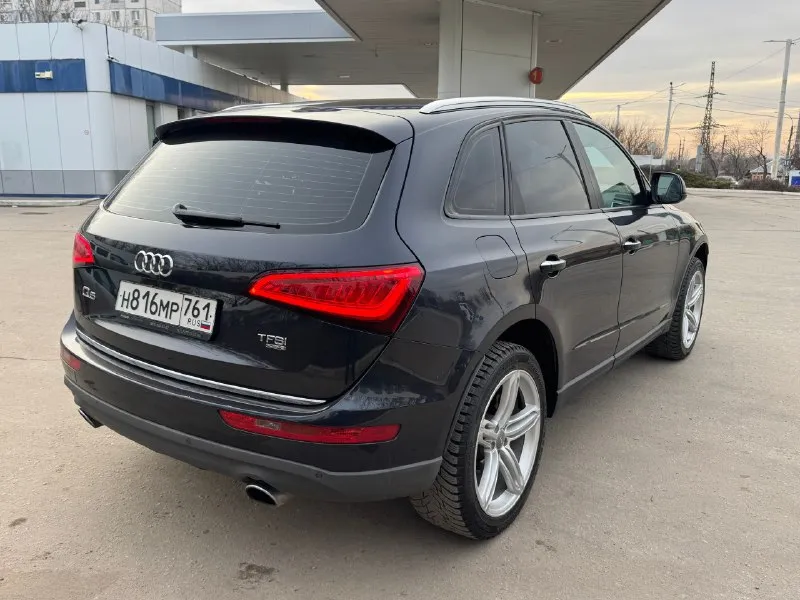 Audi q5 2015 2.0 tfsi автомат 8ст. 175.000 км пробег 1.850 руб луганск +79595700925 возможен обмен, продажа в кредит автомобиль в отличном состоянии, полностью обслужен и не требует вложений, новая турбина на гарантии, масло, фильтра поменяны в двигателе и кпп, новые тормозные диски/колодки. по кузову без изъянов без ваговских болячек, крашено 2 детали вторичка без шпаклевки. на красивых оригинальных 20х дисках (2 комплекта резины) 2 оригинальных ключа. хорошая комплектация: кожаный салон эл привод сидений/ эл. привод багажника, старт/стоп, автохолд, эл. ручник, датчик света/дождя 📞 звоните: +7(959)5700925 - фотография - 4