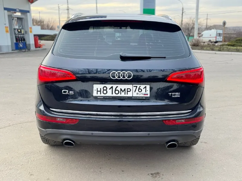 Audi q5 2015 2.0 tfsi автомат 8ст. 175.000 км пробег 1.850 руб луганск +79595700925 возможен обмен, продажа в кредит автомобиль в отличном состоянии, полностью обслужен и не требует вложений, новая турбина на гарантии, масло, фильтра поменяны в двигателе и кпп, новые тормозные диски/колодки. по кузову без изъянов без ваговских болячек, крашено 2 детали вторичка без шпаклевки. на красивых оригинальных 20х дисках (2 комплекта резины) 2 оригинальных ключа. хорошая комплектация: кожаный салон эл привод сидений/ эл. привод багажника, старт/стоп, автохолд, эл. ручник, датчик света/дождя 📞 звоните: +7(959)5700925 - фотография - 5