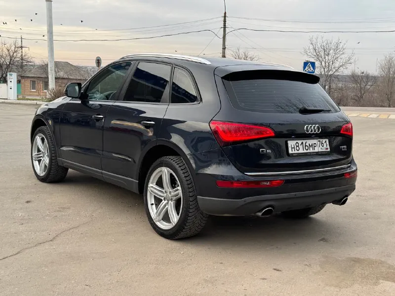 Audi q5 2015 2.0 tfsi автомат 8ст. 175.000 км пробег 1.850 руб луганск +79595700925 возможен обмен, продажа в кредит автомобиль в отличном состоянии, полностью обслужен и не требует вложений, новая турбина на гарантии, масло, фильтра поменяны в двигателе и кпп, новые тормозные диски/колодки. по кузову без изъянов без ваговских болячек, крашено 2 детали вторичка без шпаклевки. на красивых оригинальных 20х дисках (2 комплекта резины) 2 оригинальных ключа. хорошая комплектация: кожаный салон эл привод сидений/ эл. привод багажника, старт/стоп, автохолд, эл. ручник, датчик света/дождя 📞 звоните: +7(959)5700925 - фотография - 6