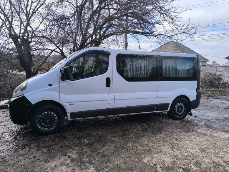 Продам opel виваро 2006г. легковой пассажирский,7+1 мест, на уверенном ходу, не битый, зимняя резина... - фотография