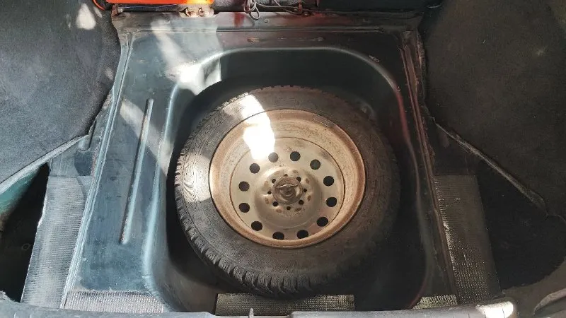 Ваз priora.1.6 механика. я второй владелец. машина в хорошем состоянии. дно и стаканы на отлично, кузов на хорошо, без дыр. машина в родной краске. двигатель масло не ест. а пробует. грамм 100 от замены до замены. сам двигатель работает на 5. ухаживал и ставил только качественные запчасти. машина не ломалась, только обслуживалась. стоит классный диодный свет dawnknight k5c mini на ближний и дальний. резина лето белшина, откатала один сезон, в отличном состоянии ( ездил очень мало, за год не более 5000 км. ) по комплектации:бортовой компьютер, передние стеклоподъемники, центральный замок, сигнализация, электро усилитель руля, электропривод зеркал, обогрев зеркал и заднего стекла, регулировка руля по высоте, иммобилайзер. саб в подарок +7 949 33 79 173 📞 звоните: +7(949)3379173 - фотография - 3