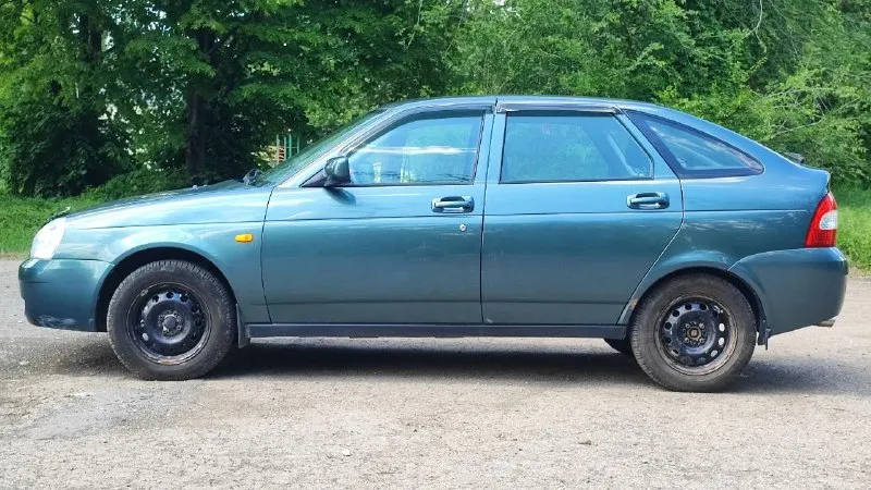 Ваз priora.1.6 механика. я второй владелец. машина в хорошем состоянии. дно и стаканы на отлично, кузов на хорошо, без дыр. машина в родной краске. двигатель масло не ест. а пробует. грамм 100 от замены до замены. сам двигатель работает на 5. ухаживал и ставил только качественные запчасти. машина не ломалась, только обслуживалась. стоит классный диодный свет dawnknight k5c mini на ближний и дальний. резина лето белшина, откатала один сезон, в отличном состоянии ( ездил очень мало, за год не более 5000 км. ) по комплектации:бортовой компьютер, передние стеклоподъемники, центральный замок, сигнализация, электро усилитель руля, электропривод зеркал, обогрев зеркал и заднего стекла, регулировка руля по высоте, иммобилайзер. саб в подарок +7 949 33 79 173 📞 звоните: +7(949)3379173 - фотография - 4