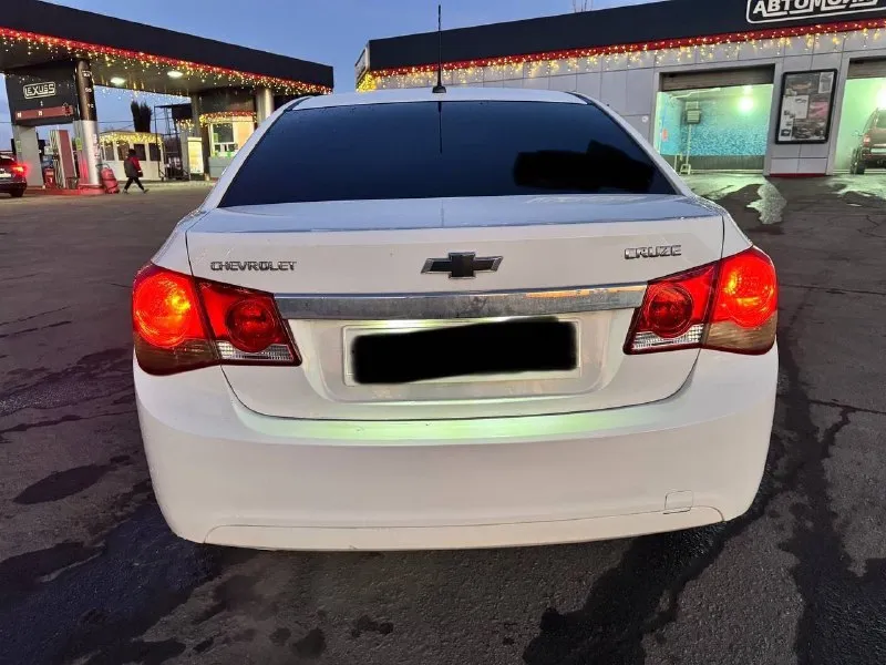 Продам chevrolet cruze 🔥🔥🔥🔥( chevrolet круз)2012год. личное авто двигатель 1.6 бензин, без фазиков и теплообменика. коробка автомат. двигатель работает отлично, расхода масла нет. оригинальный пробег 160 тысяч. ходовая без единого звука. комплектация:2 эсп, подогрев сидений, кондиционер, электро зеркала с подогревом, abs, esp, подушки безопасностижидкости все заменены. машина без вложений. с документами полный порядок. остальные вопросы по телефону. 💸цена :865тысяч рублей. +79493657584 📞 звоните: +7(949)3657584 - фотография - 2