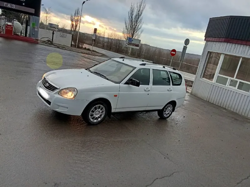 Доброго времени суток продам ваз приора 2013 года выпуска машина в хорошем состояние как внешне так и технически всё работает всё светится машина надёжная не где не подводила езжу каждый день двигатель 16v 124 клапана не гнёт работает ровно масло не ест кпп работает хорошо не хрустит не выбивает техническая часть отлично комплектация abs электрорегулировка стёкл стеклоподъемники эур подушка безопасности обычная музыка дно пороги не гнилые машина сел и поехал без заморочек осмотр (макеевка) тел (+79493540754 иван ) цена (390.000₽) торг при осмотре 📞 звоните: +7(949)3540754 - фотография - 2