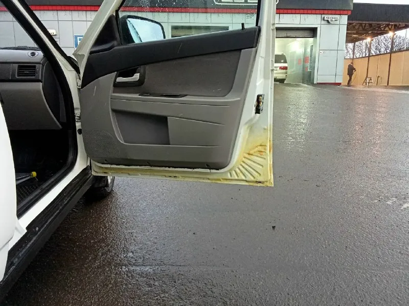 Доброго времени суток продам ваз приора 2013 года выпуска машина в хорошем состояние как внешне так и технически всё работает всё светится машина надёжная не где не подводила езжу каждый день двигатель 16v 124 клапана не гнёт работает ровно масло не ест кпп работает хорошо не хрустит не выбивает техническая часть отлично комплектация abs электрорегулировка стёкл стеклоподъемники эур подушка безопасности обычная музыка дно пороги не гнилые машина сел и поехал без заморочек осмотр (макеевка) тел (+79493540754 иван ) цена (390.000₽) торг при осмотре 📞 звоните: +7(949)3540754 - фотография - 8