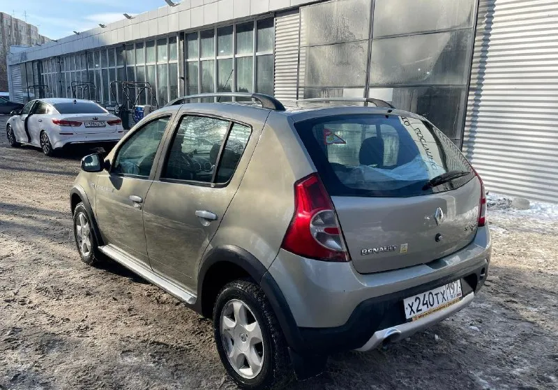 Renault stepway 2012 1.6, at, кондиционер, гур, подогрев сидений, центральный замок, кузов ровный, 2 окраса вторичка, резина зима шипы, юридически чистый автомобиль, 🚗 +79493167195, связь глушат, если не дозвонитесь пишите в телеграмм, 560 рублей мариуполь, обмен. - фотография - 3