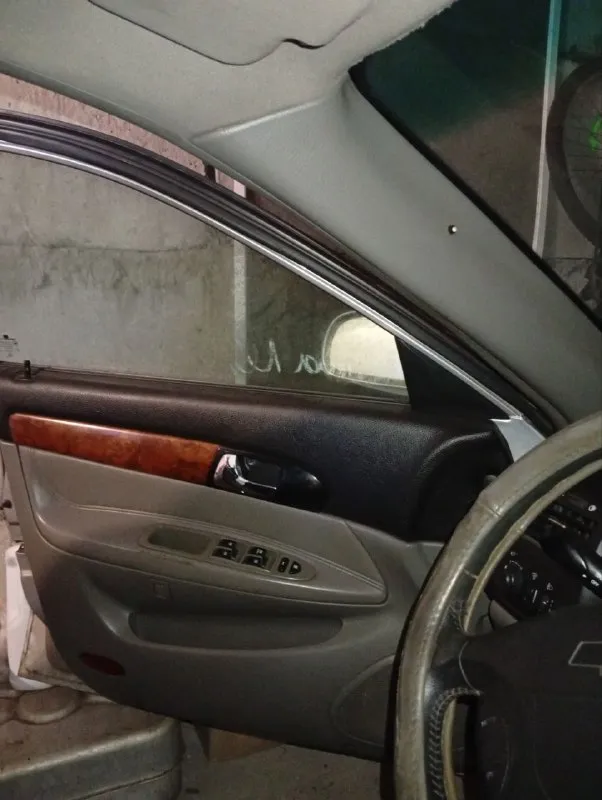 Продам chevrolet evanda 2.5 автомат. пробег 236 т. км. регистрация рф, местная, 180 регион. установлен и вписан газ. заводится, работает. есть проблема с акпп, сама не едет. обработана, обесшумленна. кондиционер, климат контроль, кожаный салон, сигнализация, центральный замок, газ, парктроник, 2 ключа, диски литые, новый радиатор, катушки, ходовка в хорошем состоянии. быстрое переоформление без проблем. цена 300 т. рублей. +79490451504 - фотография - 3