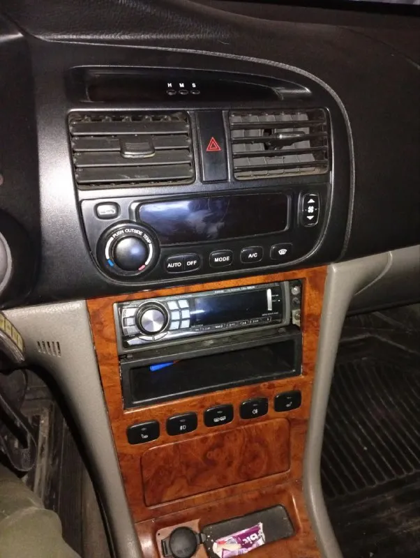 Продам chevrolet evanda 2.5 автомат. пробег 236 т. км. регистрация рф, местная, 180 регион. установлен и вписан газ. заводится, работает. есть проблема с акпп, сама не едет. обработана, обесшумленна. кондиционер, климат контроль, кожаный салон, сигнализация, центральный замок, газ, парктроник, 2 ключа, диски литые, новый радиатор, катушки, ходовка в хорошем состоянии. быстрое переоформление без проблем. цена 300 т. рублей. +79490451504 - фотография - 5