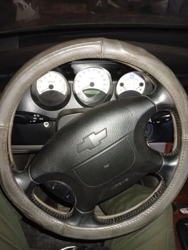 Продам chevrolet evanda 2.5 автомат. пробег 236 т. км. регистрация рф, местная, 180 регион. установлен и вписан газ. заводится, работает. есть проблема с акпп, сама не едет. обработана, обесшумленна. кондиционер, климат контроль, кожаный салон, сигнализация, центральный замок, газ, парктроник, 2 ключа, диски литые, новый радиатор, катушки, ходовка в хорошем состоянии. быстрое переоформление без проблем. цена 300 т. рублей. +79490451504 - фотография - 6