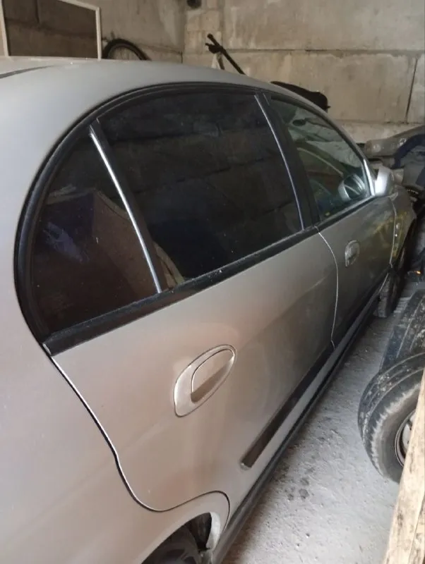 Продам chevrolet evanda 2.5 автомат. пробег 236 т. км. регистрация рф, местная, 180 регион. установлен и вписан газ. заводится, работает. есть проблема с акпп, сама не едет. обработана, обесшумленна. кондиционер, климат контроль, кожаный салон, сигнализация, центральный замок, газ, парктроник, 2 ключа, диски литые, новый радиатор, катушки, ходовка в хорошем состоянии. быстрое переоформление без проблем. цена 300 т. рублей. +79490451504 - фотография - 9