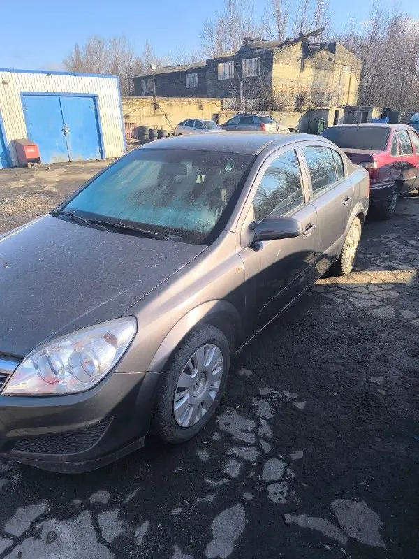 Продам опель астра h 2008 год, мотор 1.6 коробка автомат. пробег 86 тысяч километров (оригинальный 100 процентов). кузов весь в заводском окрасе включая бампера, все стекла родные. машина в идеальном состоянии местная эксплуатация. с ухоженным салоном и идеальной работой двигателя. идеальное состояние дна. цена 800 тысяч рублей. город макеевка +79493277577 - фотография - 3