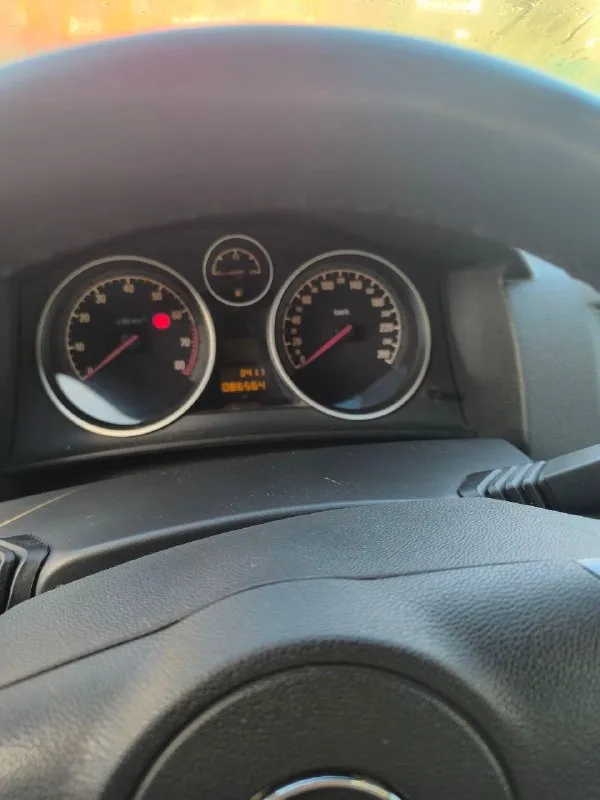 Продам опель астра h 2008 год, мотор 1.6 коробка автомат. пробег 86 тысяч километров (оригинальный 100 процентов). кузов весь в заводском окрасе включая бампера, все стекла родные. машина в идеальном состоянии местная эксплуатация. с ухоженным салоном и идеальной работой двигателя. идеальное состояние дна. цена 800 тысяч рублей. город макеевка +79493277577 - фотография - 8