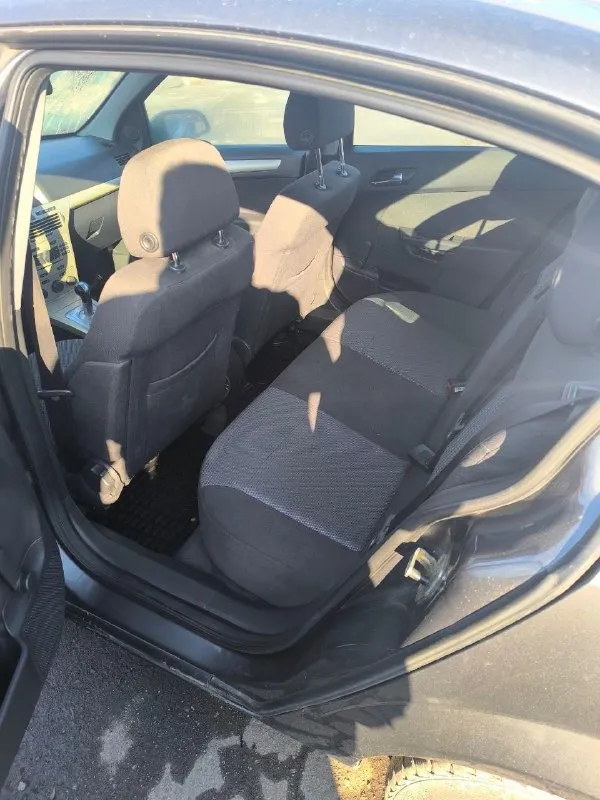 Продам опель астра h 2008 год, мотор 1.6 коробка автомат. пробег 86 тысяч километров (оригинальный 100 процентов). кузов весь в заводском окрасе включая бампера, все стекла родные. машина в идеальном состоянии местная эксплуатация. с ухоженным салоном и идеальной работой двигателя. идеальное состояние дна. цена 800 тысяч рублей. город макеевка +79493277577 - фотография - 9