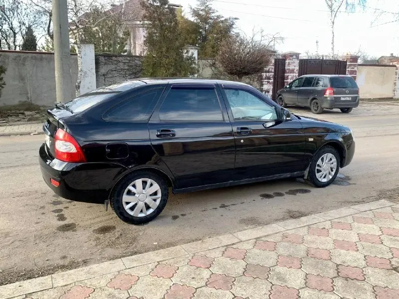 Доброго времени суток. продам ваз priora 2009г 16кл двигатель работает отлично масло не жрет. коробка не хрустит не выбивает скорости включаются плавно, ходовая мягкая тихая, за машиной следили и ухаживали, днище целое, стаканы задние, передние целые, низа дверей тоже целые, пробег заводской 178000т км. комплектация: кондиционер, abs, эур, магнитола usb, aux, подушка безопасности, за авто вообще не стыдно, с документами тоже полный порядок переоформление без проблем, машина без дтп, остекление все заводское, остальные вопросы по телефону +7949-329-65-85 телеграмм тоже на этом номере. цена 410000т. р торг у капота осмотр г. харцызск. всем добра👍 📞 звоните: +7(949)3296585 - фотография - 4