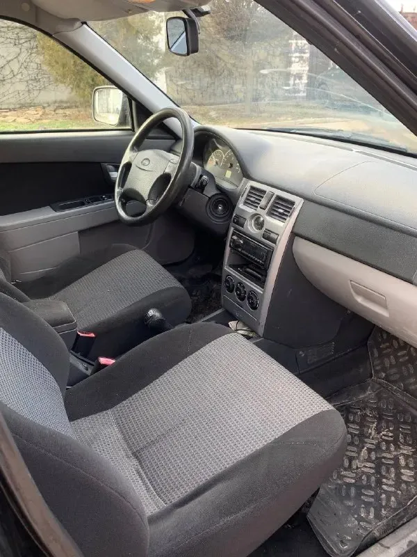 Доброго времени суток. продам ваз priora 2009г 16кл двигатель работает отлично масло не жрет. коробка не хрустит не выбивает скорости включаются плавно, ходовая мягкая тихая, за машиной следили и ухаживали, днище целое, стаканы задние, передние целые, низа дверей тоже целые, пробег заводской 178000т км. комплектация: кондиционер, abs, эур, магнитола usb, aux, подушка безопасности, за авто вообще не стыдно, с документами тоже полный порядок переоформление без проблем, машина без дтп, остекление все заводское, остальные вопросы по телефону +7949-329-65-85 телеграмм тоже на этом номере. цена 410000т. р торг у капота осмотр г. харцызск. всем добра👍 📞 звоните: +7(949)3296585 - фотография - 9