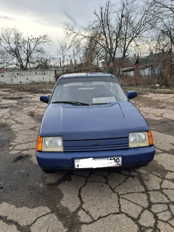 Продам заз 110308, 2004 года, на ходу, состоянии кузова видно на фото, двигатель работает нормально не троит и не дымит, кпп не выбивает, свет и повороты работают, зимняя резина, по ходовой части всё нормально, стоит на 180 учёте 5 лет, цена 80 тысяч рублей, из минусов не много прогорел глушитель, смотреть в донецке кировский район, остальные вопросы по телефону! +79494692948 📲 tg: 111 📞 звоните: +7(949)4692948 - фотография - 1