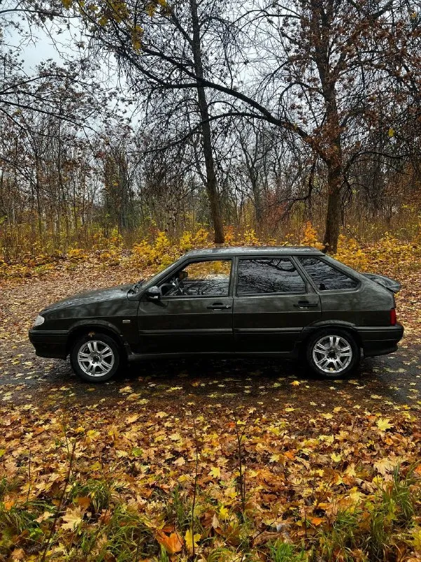 Продам ваз ваз 2114 (2006 год) 🚗 цвет: золотисто-темно зеленый. 🔧 двигатель: 8-клапанный, работает отлично — не дымит, не троит, масло не ест ⚙ кпп: в полном порядке, все передачи включаются чётко 🛞 ходовая: без нареканий 🧱 кузов: дно и пороги — в идеальном состоянии, без гнили вообще 🔇 шумо- по всему кузову 📄 документы: кристально чистые 🚘 номера: h222kp — отдаю вместе с машиной!!! (номера отдельно не продаю) 📍 осмотр: макеевка 💰 цена: 475 000 ₽ +торг (возможен обмен без доплат) 💬 торг при осмотре 📞 телефон: +7 949 393-32-05. 📞 звоните: +7(949)3933205 - фотография - 3