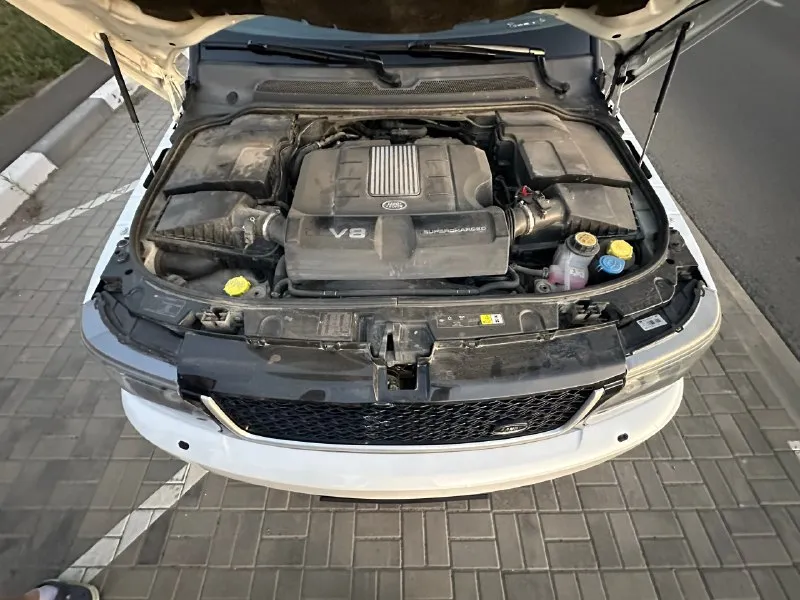 Цена : 2.100 000 ₽ ( торг ) марка/модель : range rover sport год : 2012 пробег : 245к двигатель : 5л тип кпп : автомат звоните : 89897106809 тг : 89897106809 машина в отличном состоянии. ничего не гремит, не стучит, не дымит. без задиров, в середине декабря был полностью переуплотнен мотор, заменен шкив нагнеталя, заменена крышка клапанов на оригинальную. расход масла 0,5л на 5.000 км. компрессор дует, ошибок нет. едет как паровоз. коробка после полного кап. ремонта ( начала пинать 3,5 скорость, решили сразу сделать полную капиталку ). пневма в исправном состоянии, полностью обслужена 15.000 тыс км назад, не спускает, не травит, все режимы работают идеально. 3.000 тыс км назад произведен полный капитальный ремонт рулевой рейки. перебраны все задние суппорта. тормозные диски без выработки, электроручник работает исправно. 3.000 тыс км назад была заменена опора двигателя. замена всех масел и жидкостей менялась 10.000 тыс км назад. замена масла строго 📞 звоните: +7(989)7106809 - фотография - 10