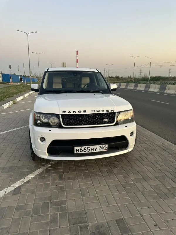 Цена : 2.100 000 ₽ ( торг ) марка/модель : range rover sport год : 2012 пробег : 245к двигатель : 5л тип кпп : автомат звоните : 89897106809 тг : 89897106809 машина в отличном состоянии. ничего не гремит, не стучит, не дымит. без задиров, в середине декабря был полностью переуплотнен мотор, заменен шкив нагнеталя, заменена крышка клапанов на оригинальную. расход масла 0,5л на 5.000 км. компрессор дует, ошибок нет. едет как паровоз. коробка после полного кап. ремонта ( начала пинать 3,5 скорость, решили сразу сделать полную капиталку ). пневма в исправном состоянии, полностью обслужена 15.000 тыс км назад, не спускает, не травит, все режимы работают идеально. 3.000 тыс км назад произведен полный капитальный ремонт рулевой рейки. перебраны все задние суппорта. тормозные диски без выработки, электроручник работает исправно. 3.000 тыс км назад была заменена опора двигателя. замена всех масел и жидкостей менялась 10.000 тыс км назад. замена масла строго 📞 звоните: +7(989)7106809 - фотография - 3