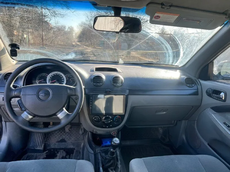 ✅шевроле лачети / chevrolet lacetti✅ год: 2006( конец ) корейская сборка. : 1.4 пробег: 279.000км. цвет: черный комплектация: гур, кондиционер, стеклоподъемники, abs, подогрев заднего зеркала, музыка с блютузом, 2 ключа, сигнализация, центр. замок. описание: работает как часы, коробка работает идеально, вся техническая часть работает идеально, не дымит, не троит, не пинается, состояние сел поехал, новая резина. г. горловка цена: 499.000 торг тел: +7 (949) 472-53-28 мах, телеграмм 📲 tg: yana 📞 звоните: +7(949)4725328 - фотография - 4