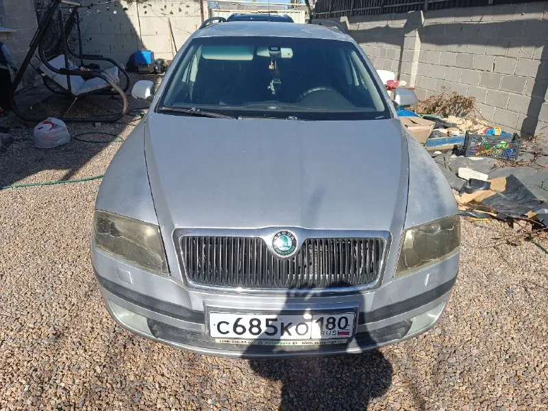 Продам skoda octavia универсал 2007 г. пробег 228106 км, объем 1.6 механика. авто в достойном состоянии, есть недостатки по лакокрасочному покрытию, ошибка эл. руля. по документам вся чистая, с переоформлением на вас. машина в донецке, кировский район. стеклоподъёмники, кондиционер, датчик дождя, бортовой компьютер, подогрев сидений и многое другое. цена 530000 р. торг. по всем вопросам обращаться по номеру т. +79495025356 александр 📞 звоните: +7(949)5025356 - фотография - 2