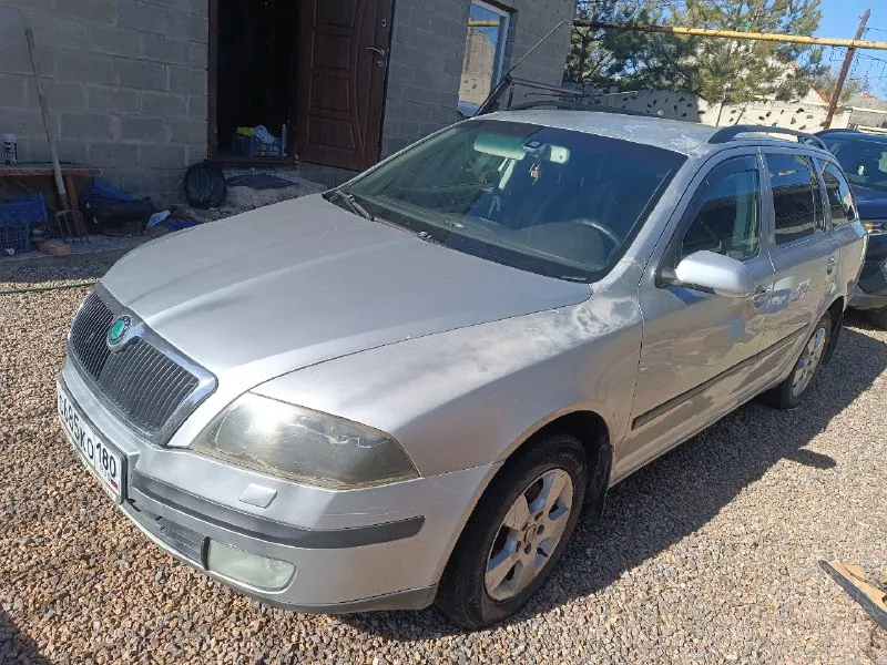Продам skoda octavia универсал 2007 г. пробег 228106 км, объем 1.6 механика. авто в достойном состоянии, есть недостатки по лакокрасочному покрытию, ошибка эл. руля. по документам вся чистая, с переоформлением на вас. машина в донецке, кировский район. стеклоподъёмники, кондиционер, датчик дождя, бортовой компьютер, подогрев сидений и многое другое. цена 530000 р. торг. по всем вопросам обращаться по номеру т. +79495025356 александр 📞 звоните: +7(949)5025356 - фотография - 3