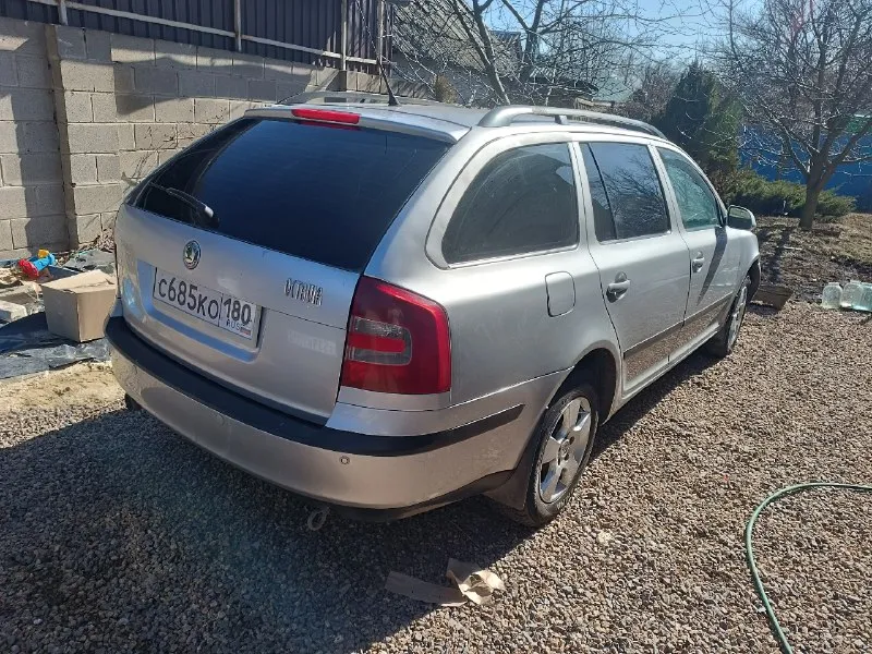 Продам skoda octavia универсал 2007 г. пробег 228106 км, объем 1.6 механика. авто в достойном состоянии, есть недостатки по лакокрасочному покрытию, ошибка эл. руля. по документам вся чистая, с переоформлением на вас. машина в донецке, кировский район. стеклоподъёмники, кондиционер, датчик дождя, бортовой компьютер, подогрев сидений и многое другое. цена 530000 р. торг. по всем вопросам обращаться по номеру т. +79495025356 александр 📞 звоните: +7(949)5025356 - фотография - 6