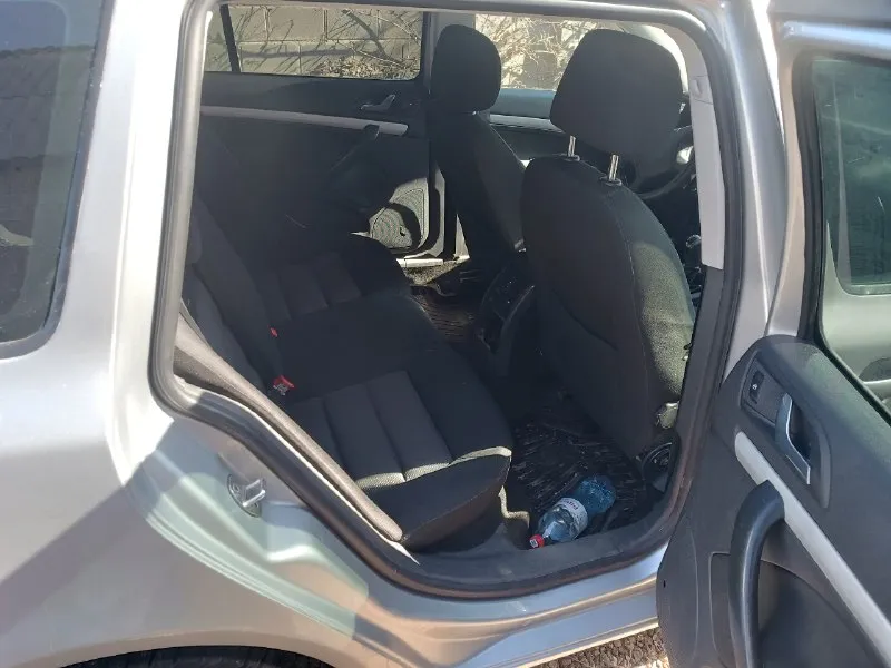 Продам skoda octavia универсал 2007 г. пробег 228106 км, объем 1.6 механика. авто в достойном состоянии, есть недостатки по лакокрасочному покрытию, ошибка эл. руля. по документам вся чистая, с переоформлением на вас. машина в донецке, кировский район. стеклоподъёмники, кондиционер, датчик дождя, бортовой компьютер, подогрев сидений и многое другое. цена 530000 р. торг. по всем вопросам обращаться по номеру т. +79495025356 александр 📞 звоните: +7(949)5025356 - фотография - 7