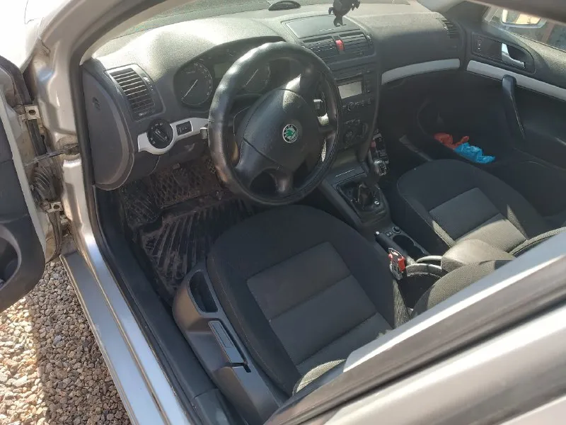 Продам skoda octavia универсал 2007 г. пробег 228106 км, объем 1.6 механика. авто в достойном состоянии, есть недостатки по лакокрасочному покрытию, ошибка эл. руля. по документам вся чистая, с переоформлением на вас. машина в донецке, кировский район. стеклоподъёмники, кондиционер, датчик дождя, бортовой компьютер, подогрев сидений и многое другое. цена 530000 р. торг. по всем вопросам обращаться по номеру т. +79495025356 александр 📞 звоните: +7(949)5025356 - фотография - 9