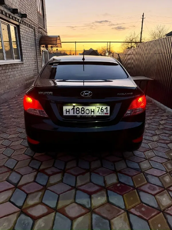 Г. енакиево продам hyundai solaris i 2014 года выпуска мотор 1.6 123 л. с. мкпп родной пробег 214000 км шикарная комплектация: - 4 стеклоподъемника - кондиционер - магнитола с carplay и android auto - мульти руль - камера заднего вида - видео регистратор - полный led свет с линзами автомобиль по технике на отлично, едет очень бодро. недавно заменена цепь грм, масло и фильтра, обслуживалась каждые 6-7 тысяч. кузов в хорошем состоянии как на фото, ходовая на твердую 4. в такси и прочих организациях никогда не была! документы кристально чистые, без запретов/залогов, полное переоформление, на руках всё имеется: птс, стс, дкп, сервисные книжки, 2 ключа. цена: 870000р связь: +79494678804 телеграмм, вотсап на этом номере 📞 звоните: +7(949)4678804 - фотография - 2
