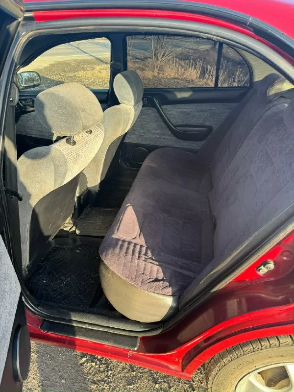 Toyota carina e, 1.6 продам личный авто в отличном состоянии, вложено много сил, денег не жалел. кондиционер, гур, абс, 4 стеклоподъемника, электронные зеркала, подогрев сидений. состояние кузова и днища идеально, любые проверки, заводские пороги и днище не варилось. обработана в 2 слоя антикором, скрытые полости покрыты мовилем. мотор в отличном состоянии, работает очень тихо, коробка в идеале. салон настоящий японский велюр, в очень хорошем состоянии. по машине очень много сделано, расскажу при встрече. тот кто ищет действительно надежный и простой в эксплуатации автомобиль с комфортом - это отличный вариант. находится в макеевке цена:440 000( торг строго у капота) +79493574105 📞 звоните: +7(949)3574105 - фотография - 7