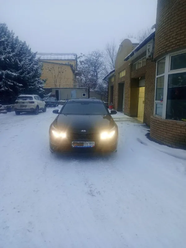 Продам автомобиль kia optima 2019 года. машина официальная, не пригон. комплектация: gt line кожаный салон, электропакет передних сидений, подсветка по контуру, обогрев всех сидений, руля, боковых зеркал, обдув передних сидений, 2-х зонный климат контроль, премиум музыка harman/kardon, датчики слепых зон, давления, дождя и света, auto hold, start/stop, бесключевой доступ, авто затемняющее стекло заднего вида, панорамная крыша, мультимедиа (android auto, apple carplay), камера 360°, авто парковка, круиз контроль. заводской обвес gt. диски r18. 2.4, автомат. 157.000 км родного пробега. цена: 1.700.000₽ срочно тел: +7-949-978-61-00 📲 tg: @ziko_lini 📞 звоните: +7(949)9786100 - фотография - 1