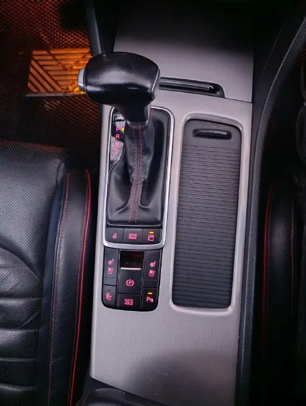 Продам автомобиль kia optima 2019 года. машина официальная, не пригон. комплектация: gt line кожаный салон, электропакет передних сидений, подсветка по контуру, обогрев всех сидений, руля, боковых зеркал, обдув передних сидений, 2-х зонный климат контроль, премиум музыка harman/kardon, датчики слепых зон, давления, дождя и света, auto hold, start/stop, бесключевой доступ, авто затемняющее стекло заднего вида, панорамная крыша, мультимедиа (android auto, apple carplay), камера 360°, авто парковка, круиз контроль. заводской обвес gt. диски r18. 2.4, автомат. 157.000 км родного пробега. цена: 1.700.000₽ срочно тел: +7-949-978-61-00 📲 tg: @ziko_lini 📞 звоните: +7(949)9786100 - фотография - 10