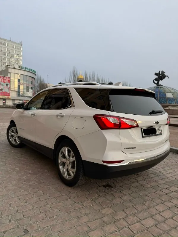 Продам chevrolet эквинокс премьер awd 1.5 2020 г. пробег 56500км комплектация -безключевой доступ ✅ -старт стоп ✅ -датчик мертвых зон с вибросидением ✅ -камеры 360 с подвижными линиями ✅ -слепые зоны ✅ -электро багажник (с функцией открытие ногой)✅ -электро рeгулировкa пeрeдниx cидений✅ -память сидения и зеркал ✅ -датчик омывайки ✅ -датчик давления в шинах ✅ -подогрев всех сидений - фотография - 4