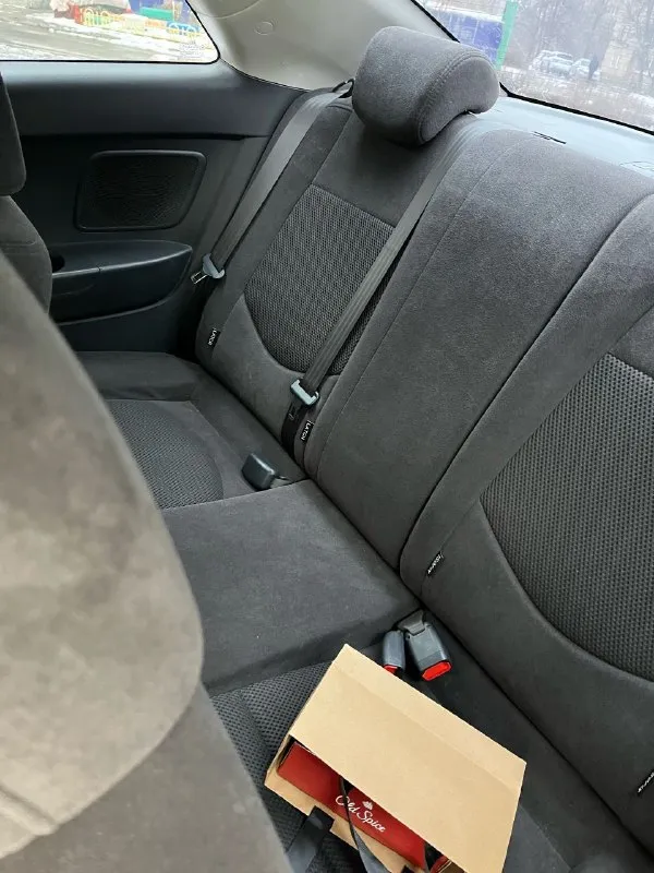 Продам kia cerato coup 2010 года выпуска! двигатель 1.6 (126 лошадей) самый надежный и проверенный временем! кпп механика! пробег 142.000 км. я второй хозяин, машина не пригон, покупалась в 2010 году в донецк в авто салоне на элеваторной. корейская сборка! комплектация мульти-руль, электро-регулировка зеркал, электро-стеклоподьемники, гур, кондер, климат-контроль, подогрев зеркал, подогрев зоны дворников, центральный замок, стоит доп сигнализация с автозапуском starline, хорошая штатная аудисистема! кондиционер работает, холодит хорошо! климат тоже рабочий! с машиной отдам 2 комплекта колес с резиной лето/зима, зима на оригинальных дисках! 2 комплекта ковриков зима/лето, сервисную книгу, книгу по эксплуатации автомобиля, старый оригинальный генератор, старые туманки с блоками розжига viper, новые запчасти. стоит хороший свет, поставил новые оригинальные туманки и led лампы в них! номера отдам с машиной! цена 980.000 рублей + торг. т. +79496469430! макеевка! - фотография - 5