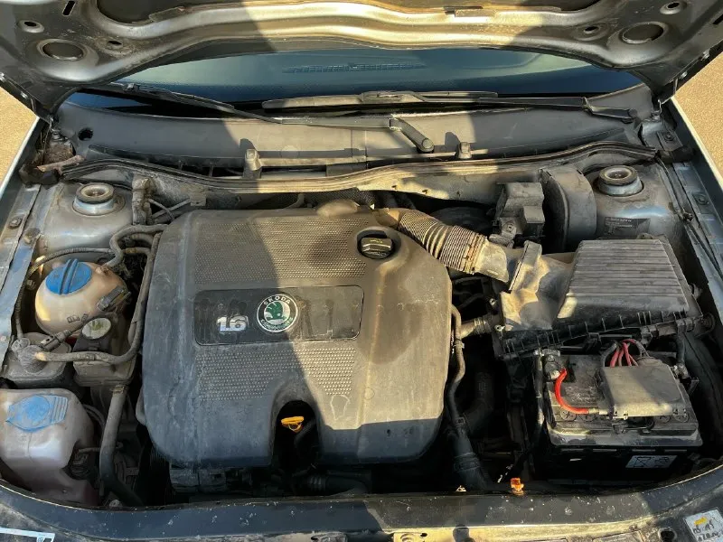 Продам skoda octavia tour 2004 год находится город енакиево цена 570.000руб разумный торг возле капота продажа от собственника регион 180 мотор 1.6 бензин коробка механика пробег 244.435км кондиционер есть печка греет резина зима-лето кузов в хорошем состояние живой, не битый не крашен, есть пару моментов не критично на фото видно. двигатель работает хорошо, коробка тоже нужно поменять рулевую тягу она куплена отдадим вмести с машиной а в остальном машина сел и поехал. продажа с связи покупкой новой машины, по этому с продажей не спешу. тел +79493383917 связь бывает плохая на этом номер есть тг или пишите в личные сообщение. 📞 звоните: +7(949)3383917 - фотография - 3