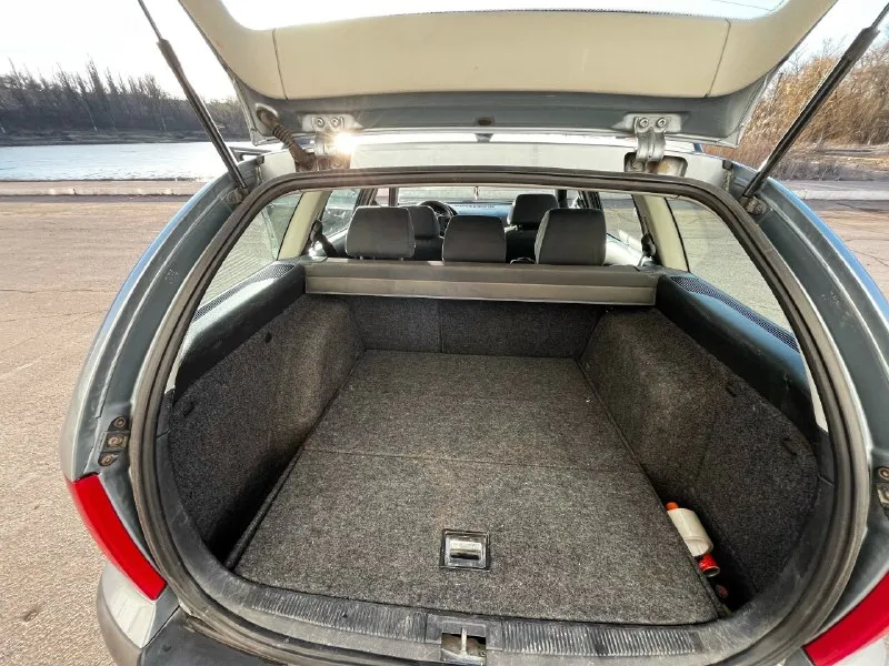 Продам skoda octavia tour 2004 год находится город енакиево цена 570.000руб разумный торг возле капота продажа от собственника регион 180 мотор 1.6 бензин коробка механика пробег 244.435км кондиционер есть печка греет резина зима-лето кузов в хорошем состояние живой, не битый не крашен, есть пару моментов не критично на фото видно. двигатель работает хорошо, коробка тоже нужно поменять рулевую тягу она куплена отдадим вмести с машиной а в остальном машина сел и поехал. продажа с связи покупкой новой машины, по этому с продажей не спешу. тел +79493383917 связь бывает плохая на этом номер есть тг или пишите в личные сообщение. 📞 звоните: +7(949)3383917 - фотография - 9